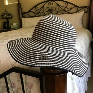 Jcrew navy and white hat size s to m